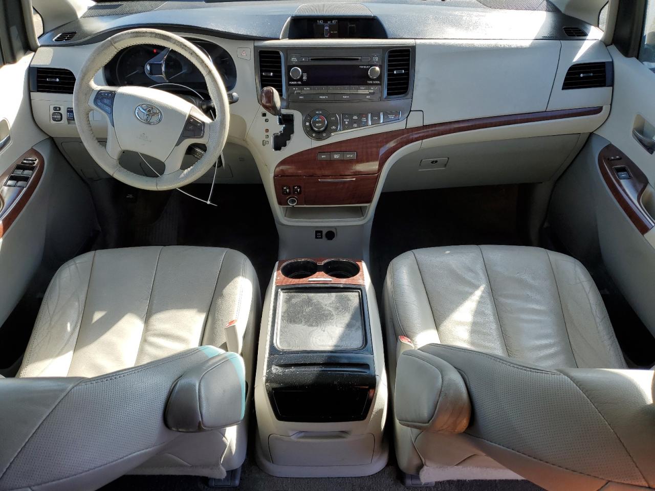TOYOTA SIENNA 2012 — 9
