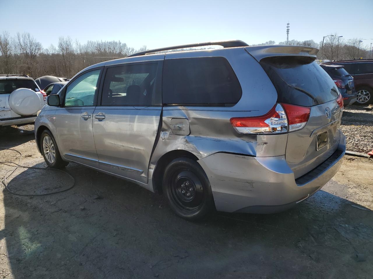 TOYOTA SIENNA 2012 — 3