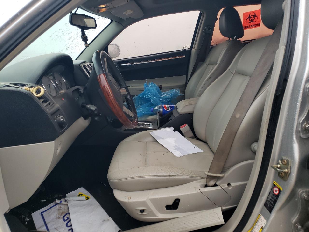 CHRYSLER 300 2005 — 8