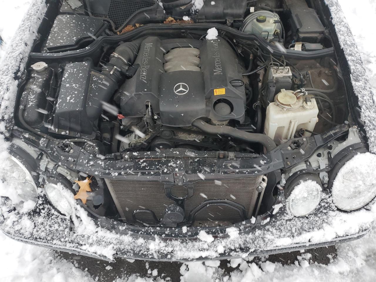 MERCEDES-BENZ E 2002 — 12
