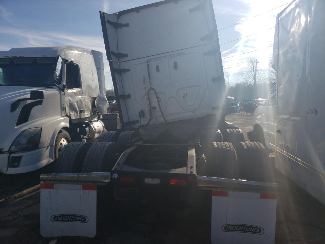 FREIGHTLINER CASCADIA 126 2022 — 10