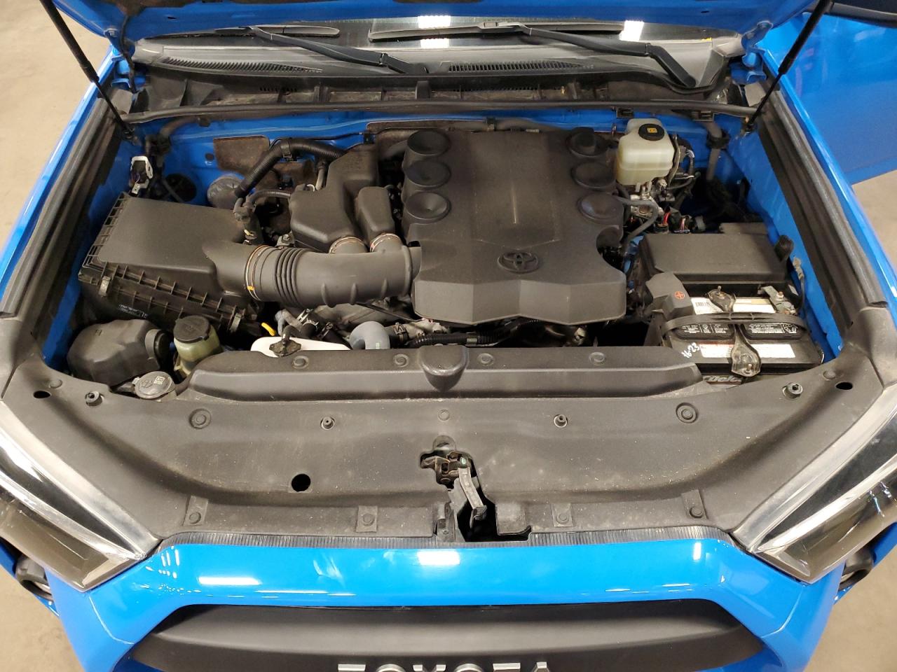 TOYOTA 4RUNNER SR 2019 — 13