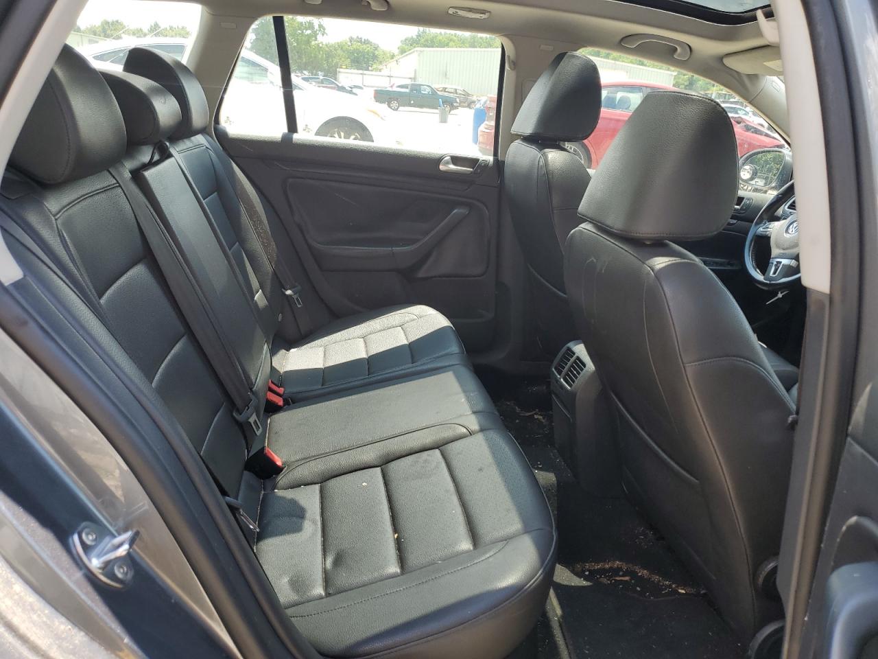 VOLKSWAGEN JETTA 2011 — 11
