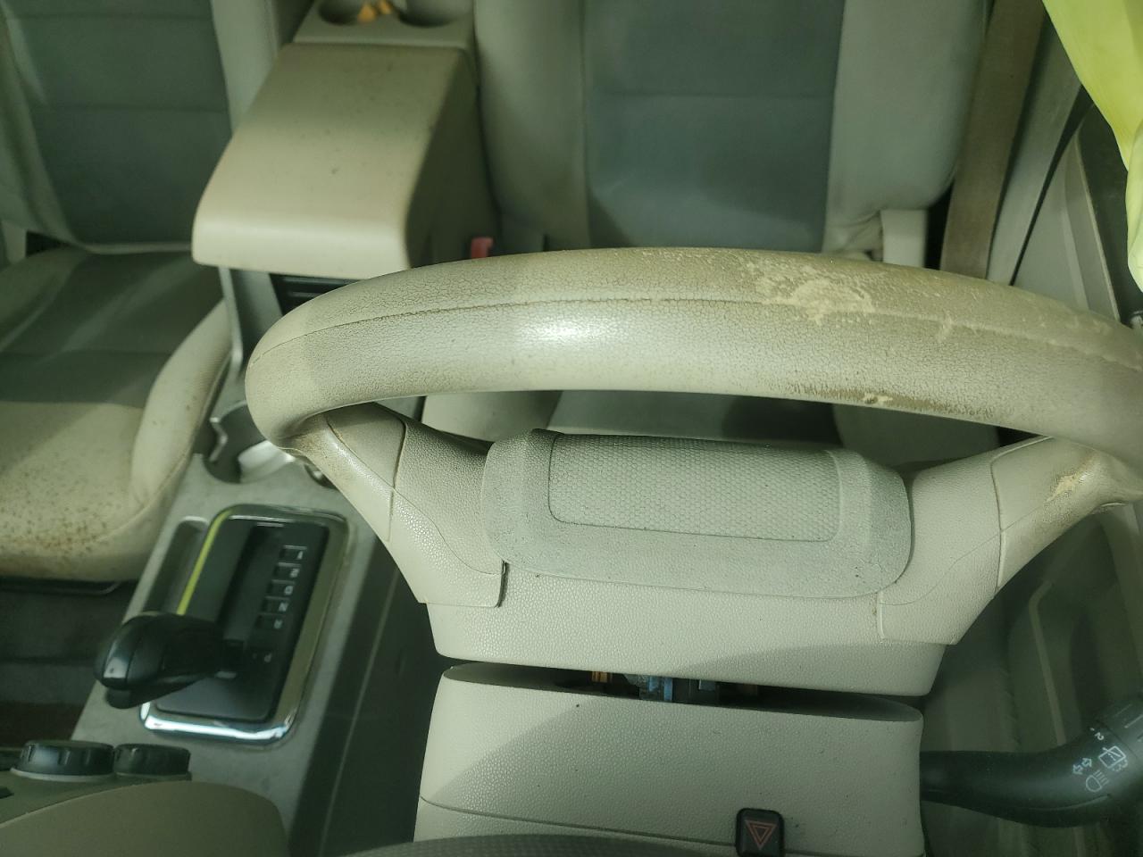 FORD ESCAPE 2008 — 10