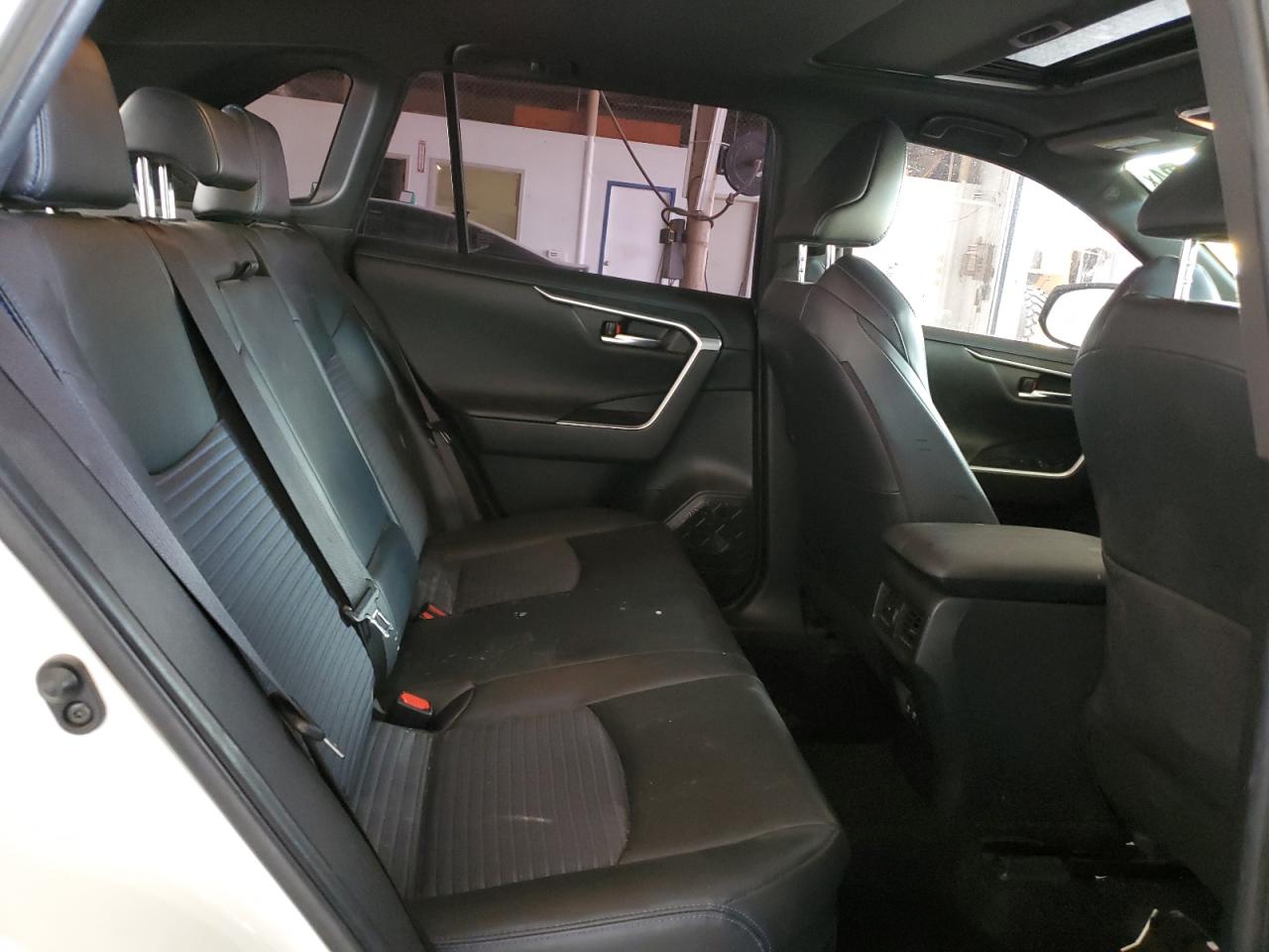 TOYOTA RAV4 2020 — 12