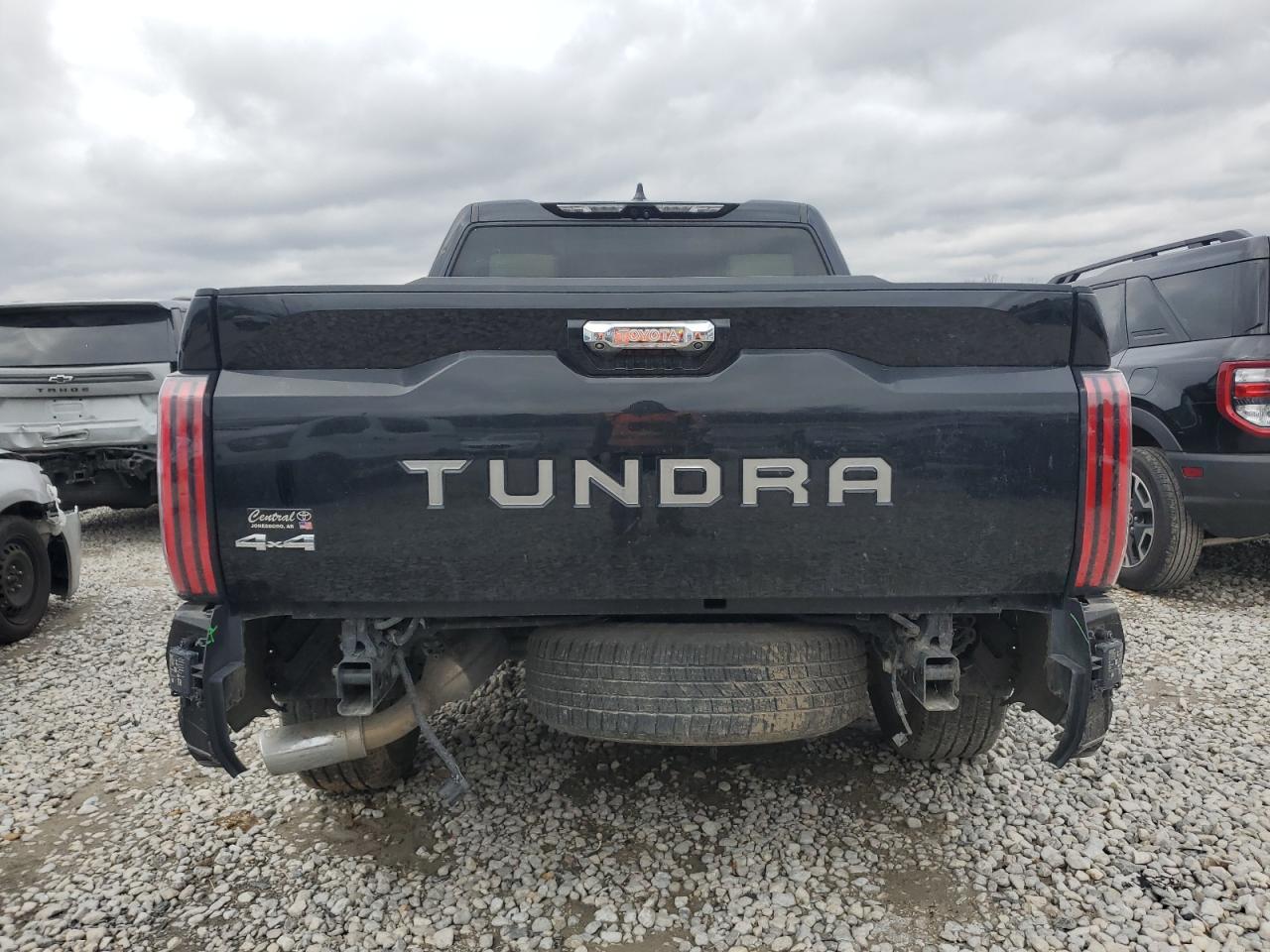 TOYOTA TUNDRA 2023 — 7
