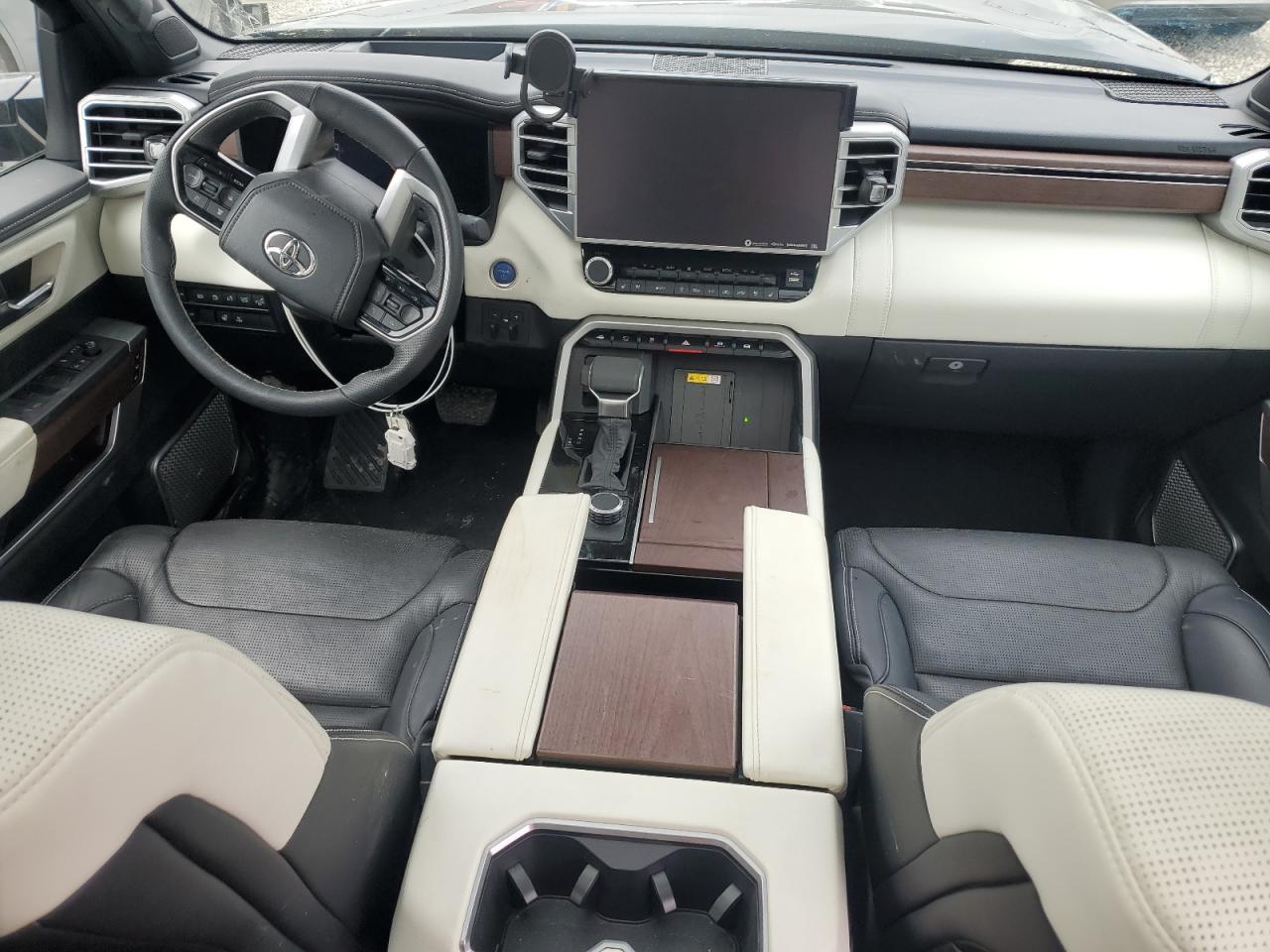 TOYOTA TUNDRA 2023 — 9