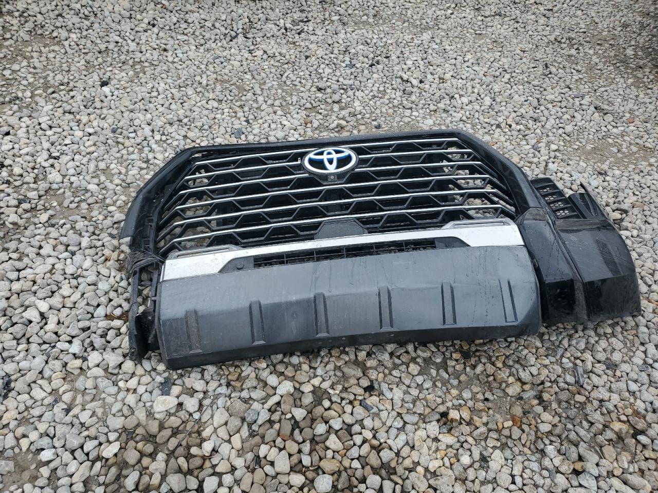 TOYOTA TUNDRA 2023 — 14