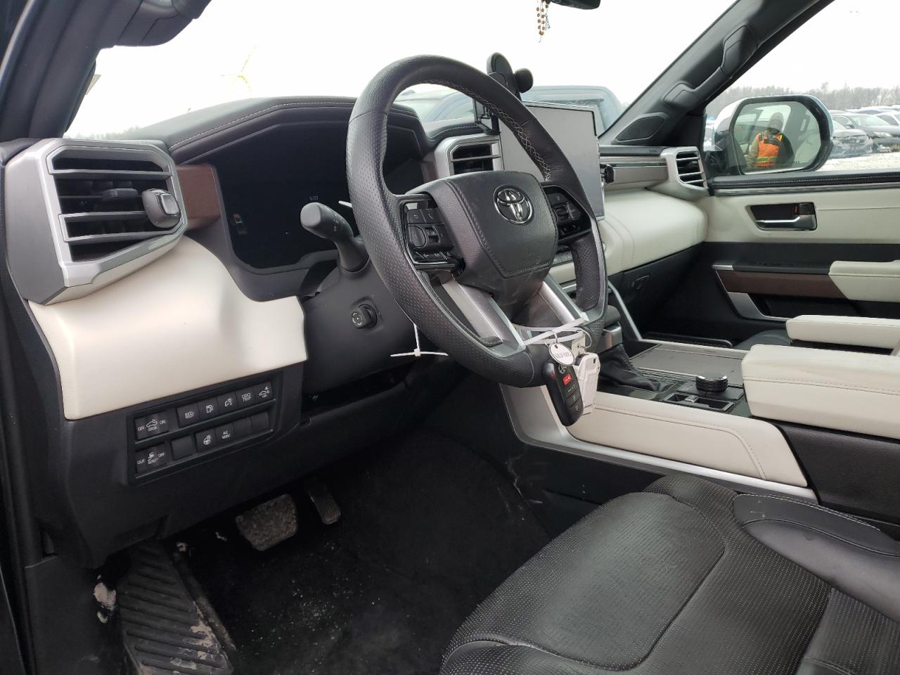 TOYOTA TUNDRA 2023 — 8