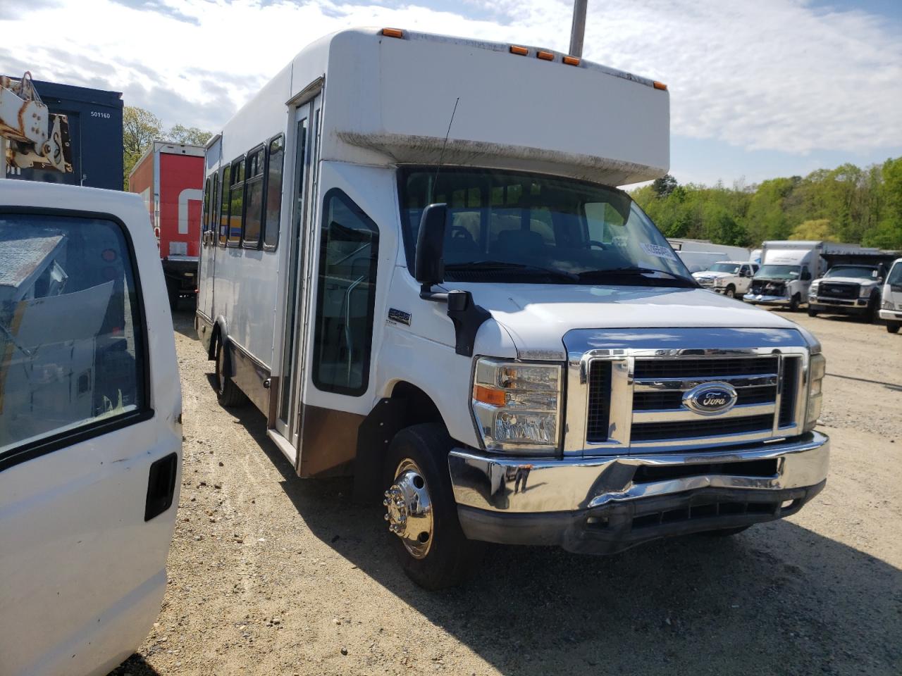 FORD ECONOLINE 2010 — 5