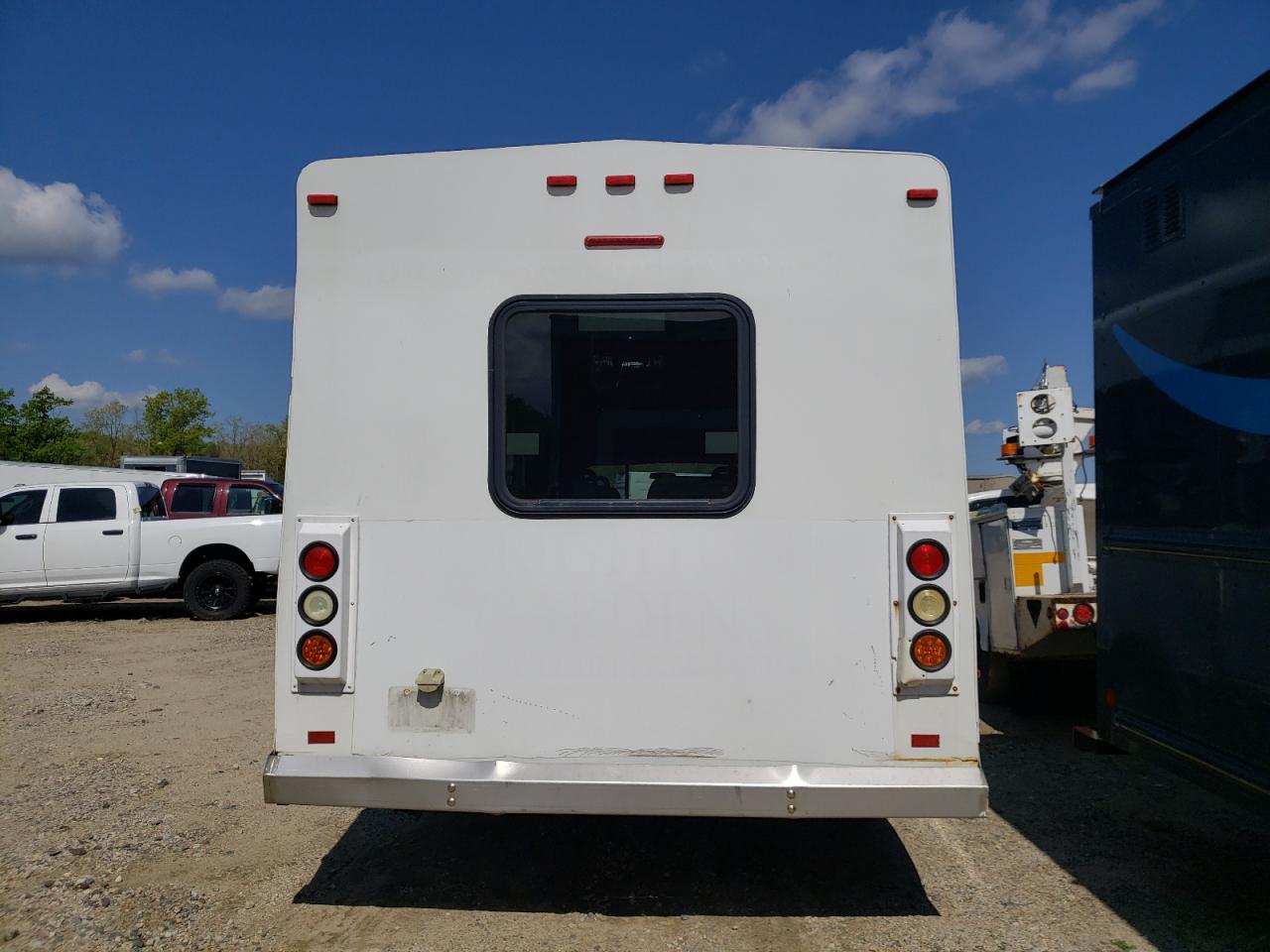 FORD ECONOLINE 2010 — 7