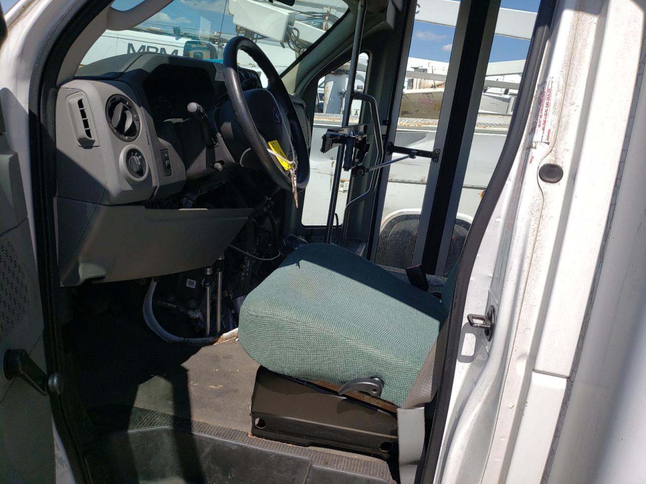 FORD ECONOLINE 2010 — 8