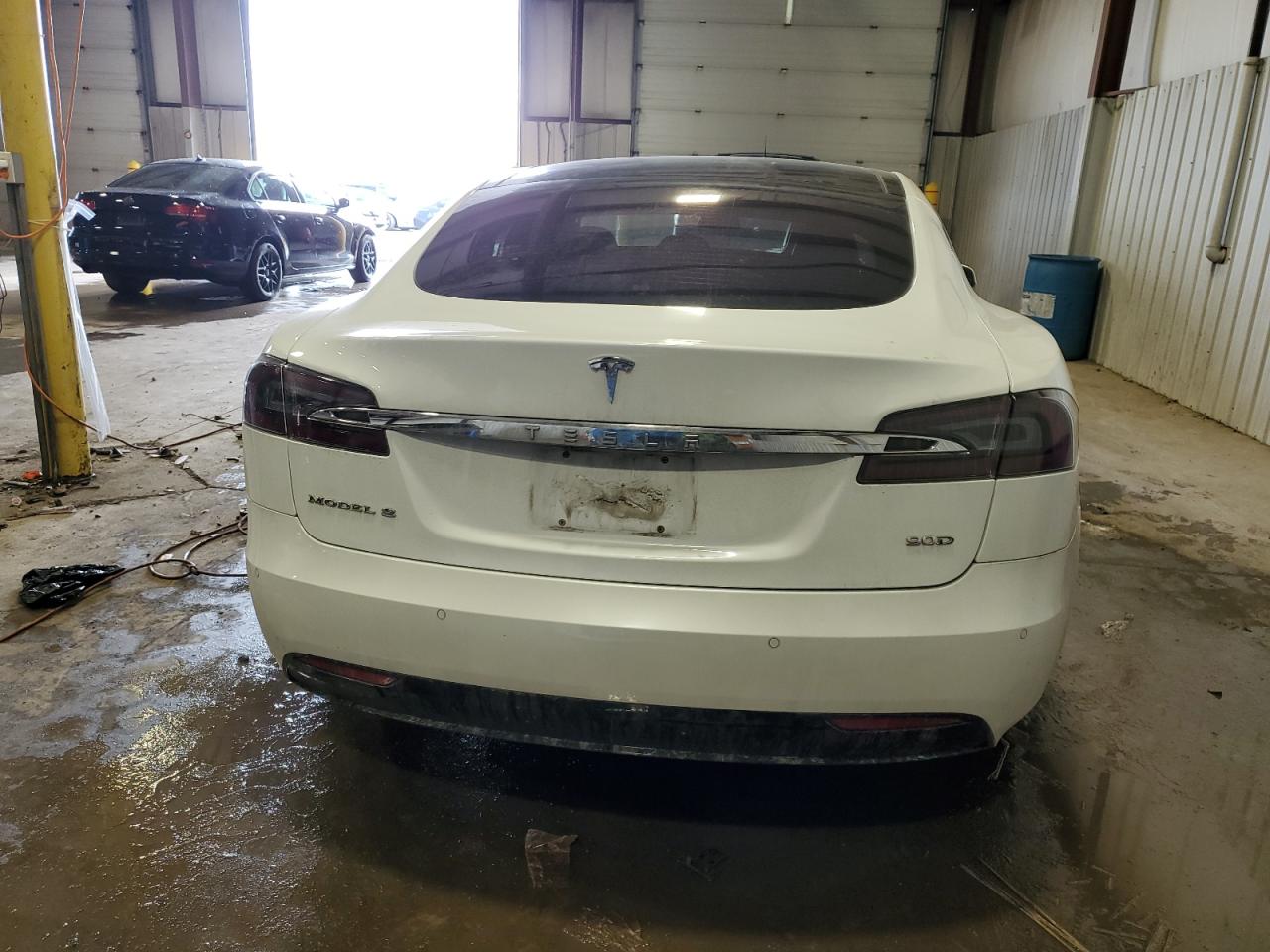 TESLA MODEL S 2017 — 7