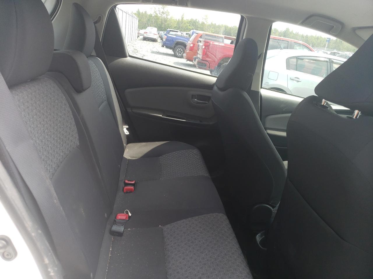 TOYOTA YARIS 2015 — 11