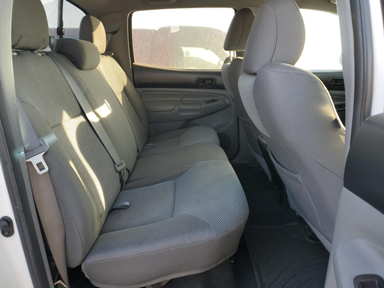 TOYOTA TACOMA 2015 — 11
