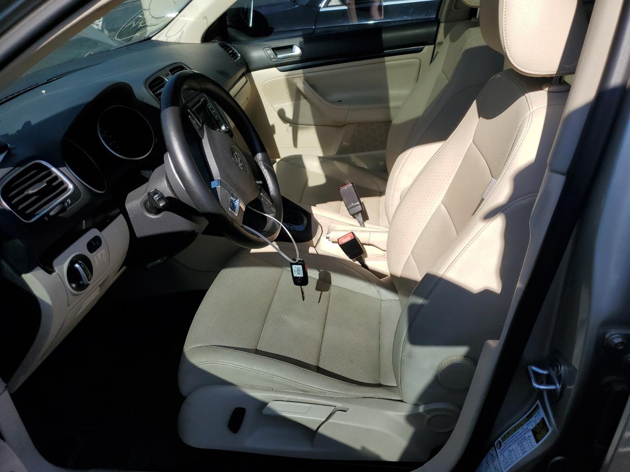 VOLKSWAGEN JETTA 2014 — 8