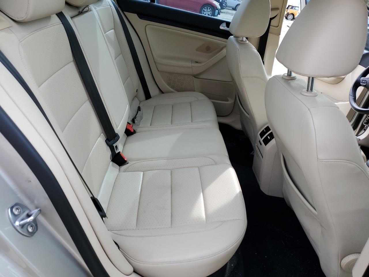 VOLKSWAGEN JETTA 2014 — 11