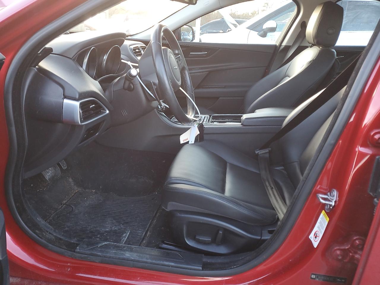 JAGUAR XE 2018 — 8