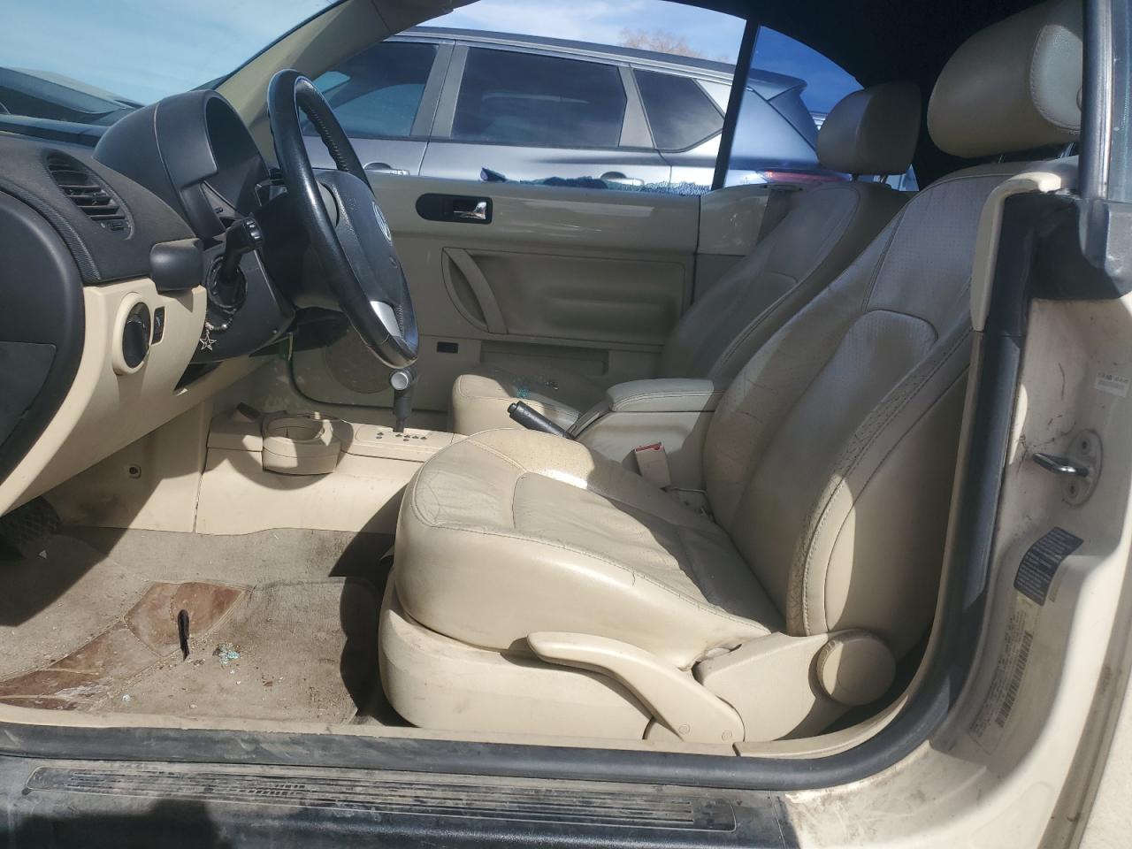 VOLKSWAGEN NEW BEETLE 2005 — 8