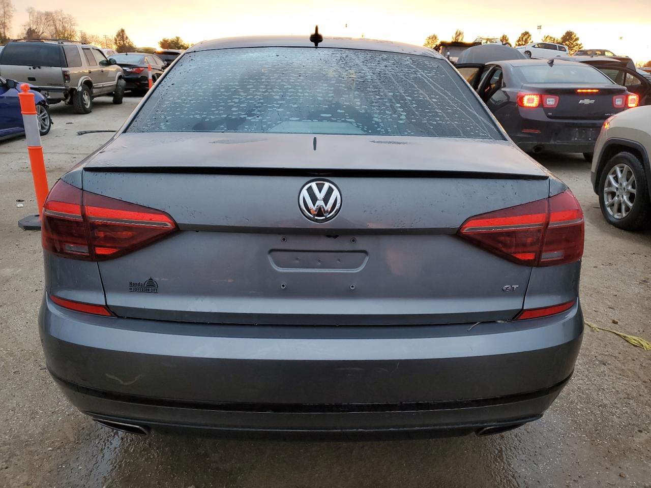 VOLKSWAGEN PASSAT 2018 — 7