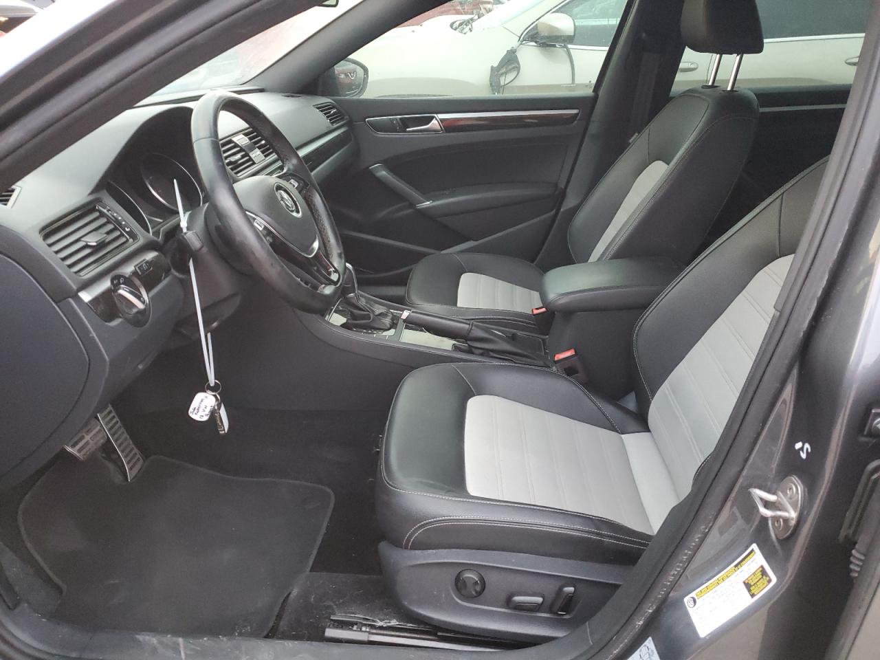 VOLKSWAGEN PASSAT 2018 — 8