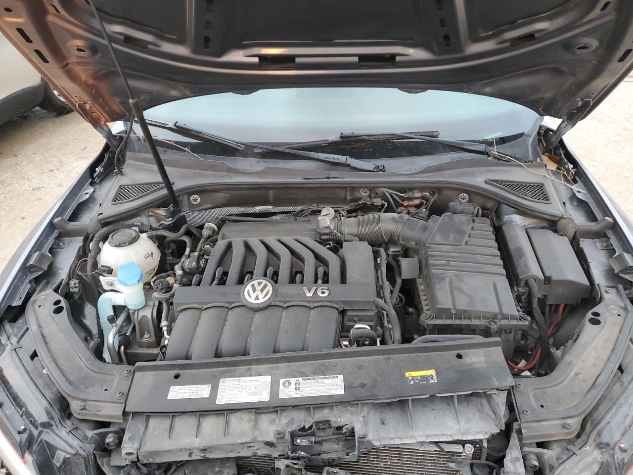 VOLKSWAGEN PASSAT 2018 — 12