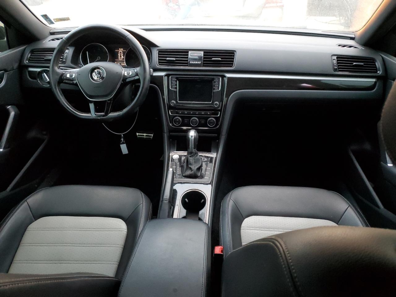 VOLKSWAGEN PASSAT 2018 — 9