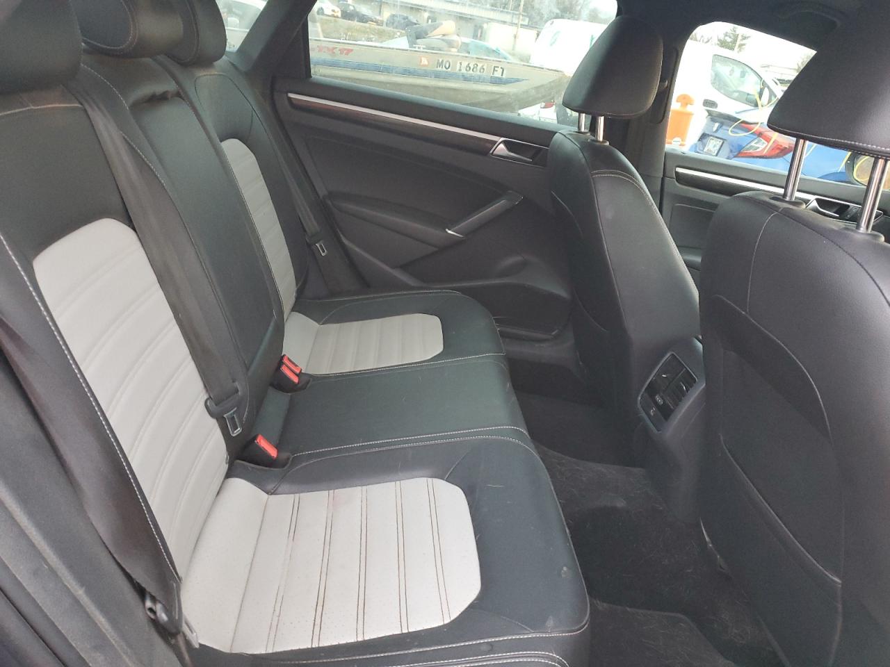 VOLKSWAGEN PASSAT 2018 — 11