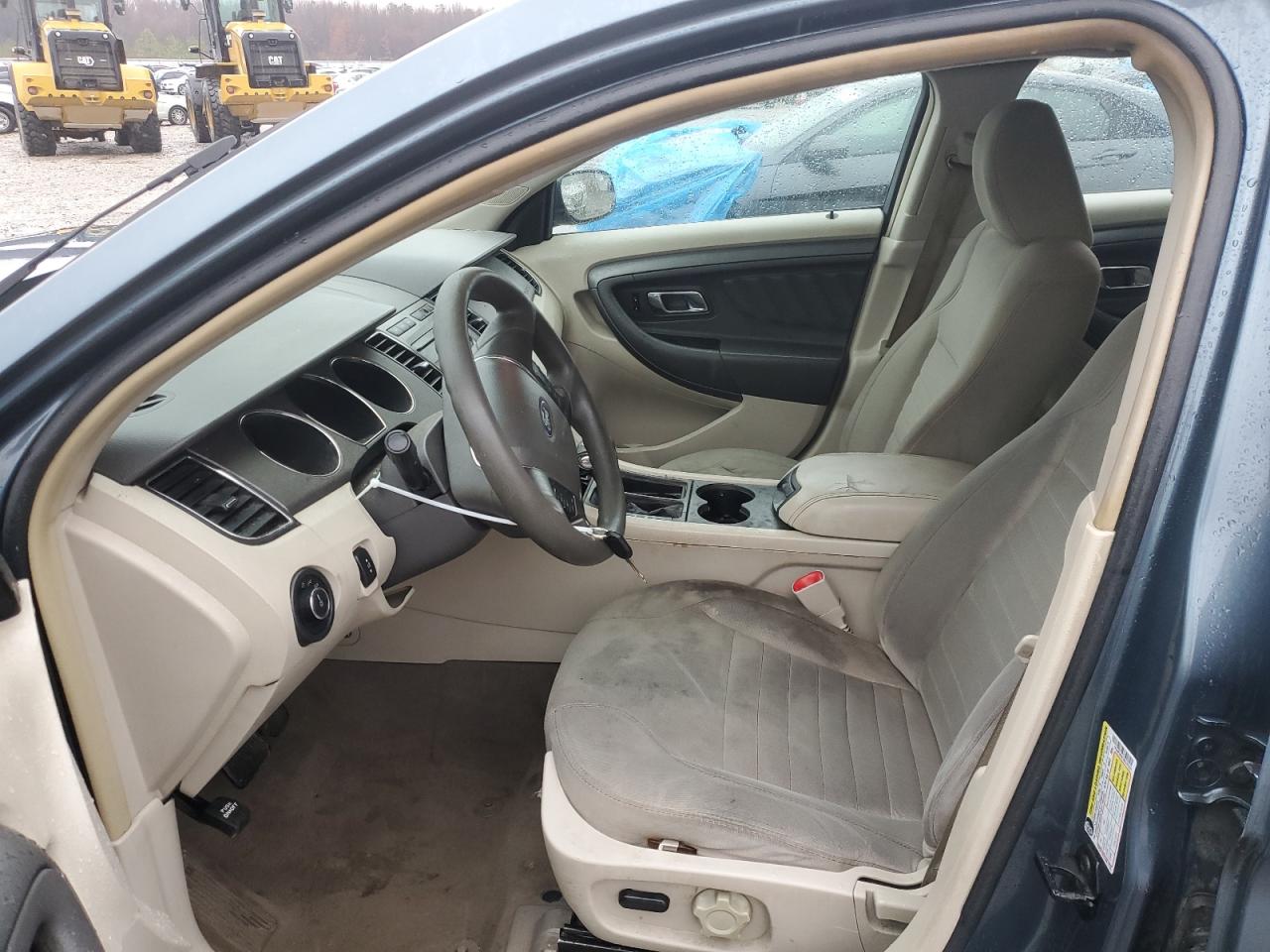 FORD TAURUS 2010 — 8