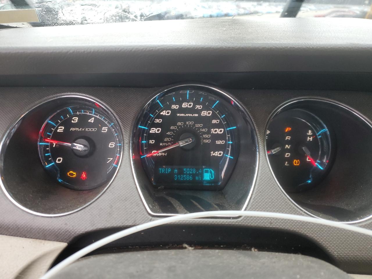 FORD TAURUS 2010 — 10