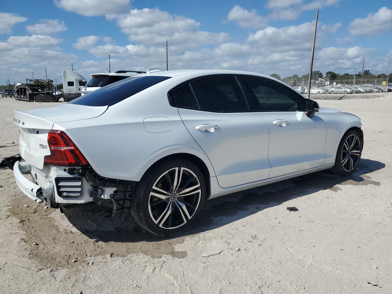 VOLVO S60 2020 — 4
