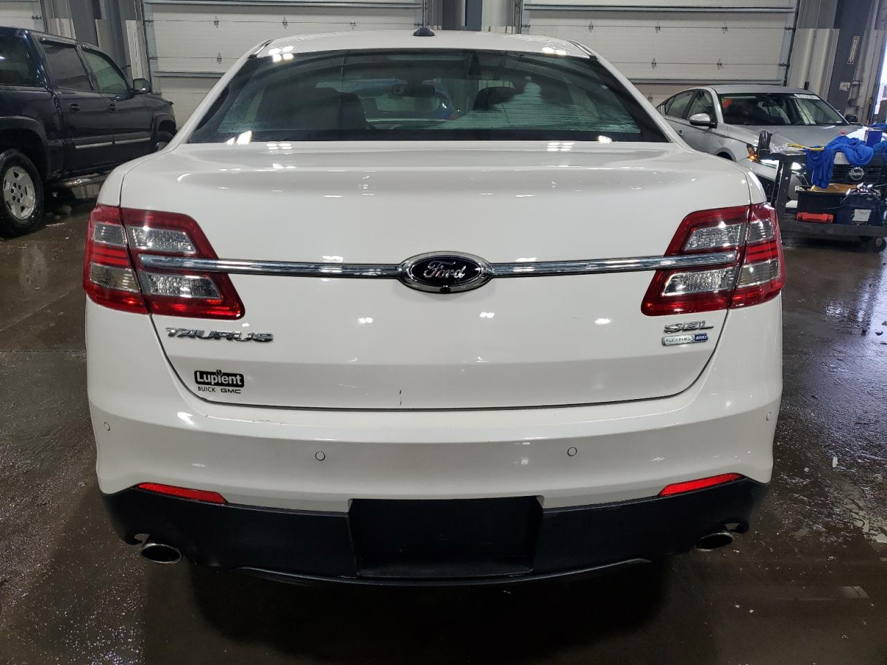 FORD TAURUS 2015 — 7