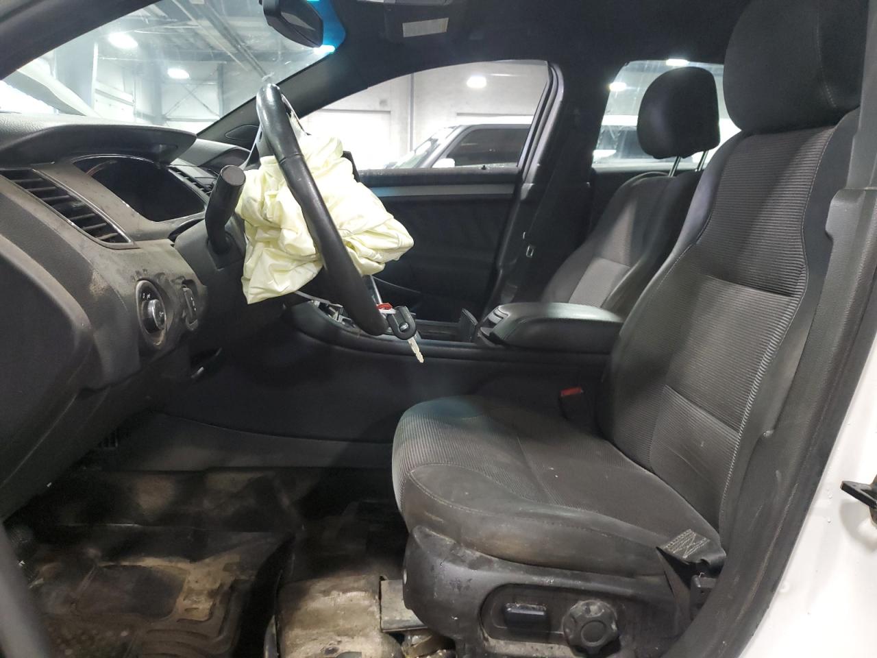 FORD TAURUS 2015 — 8