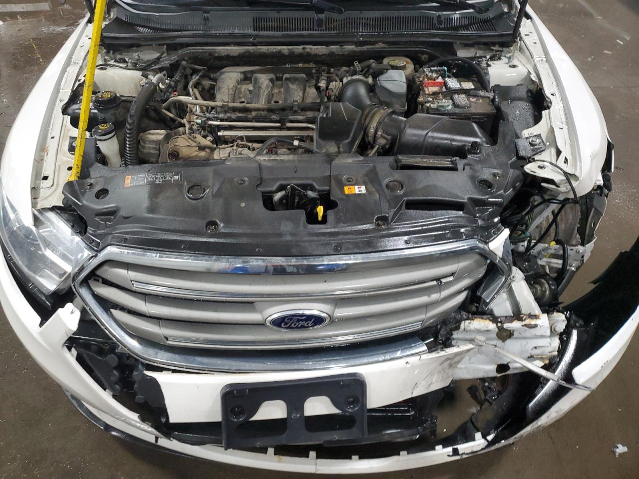 FORD TAURUS 2015 — 12