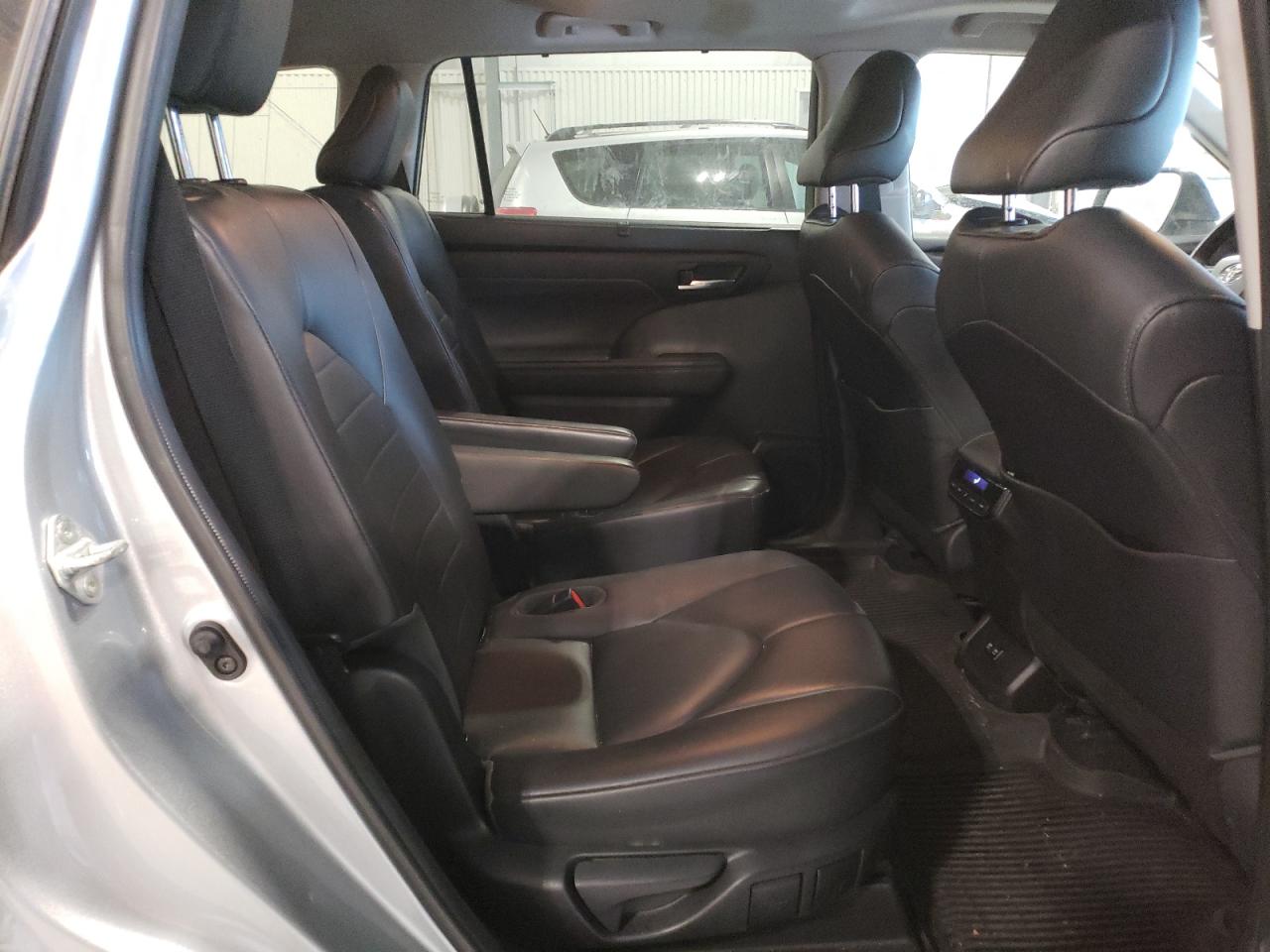 TOYOTA HIGHLANDER 2020 — 12