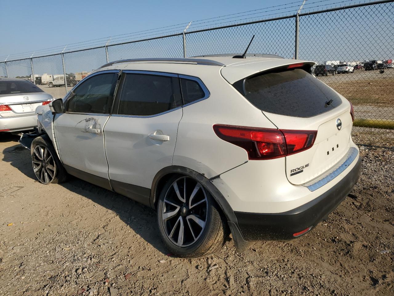 NISSAN ROGUE SPORT 2018 — 3
