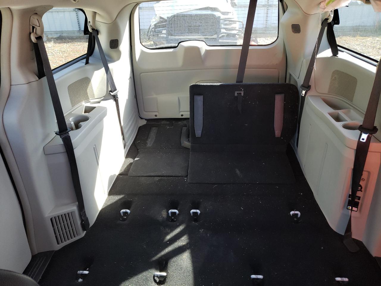 CHRYSLER TOWN & COUNTRY 2015 — 11
