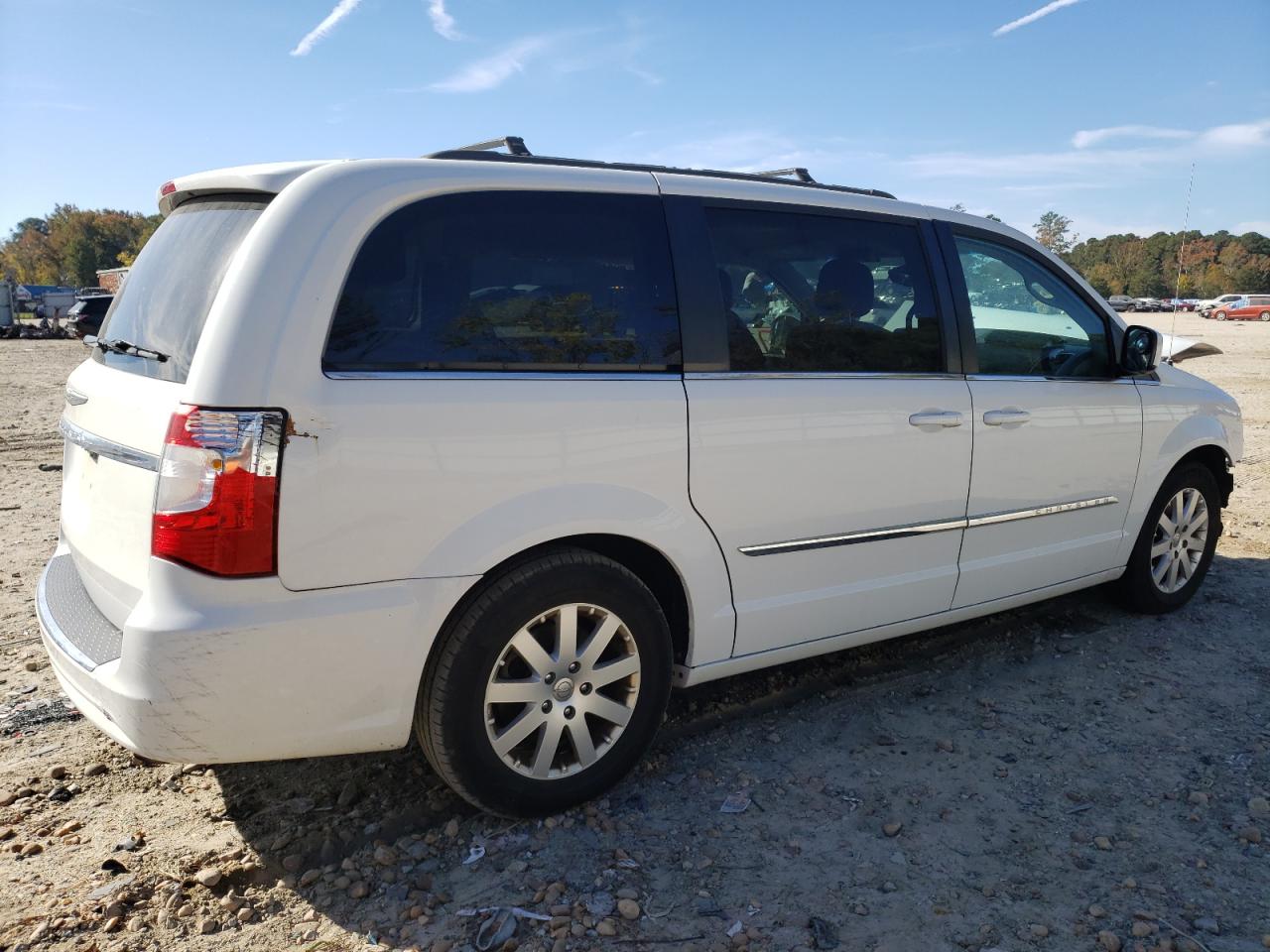 CHRYSLER TOWN & COUNTRY 2015 — 4