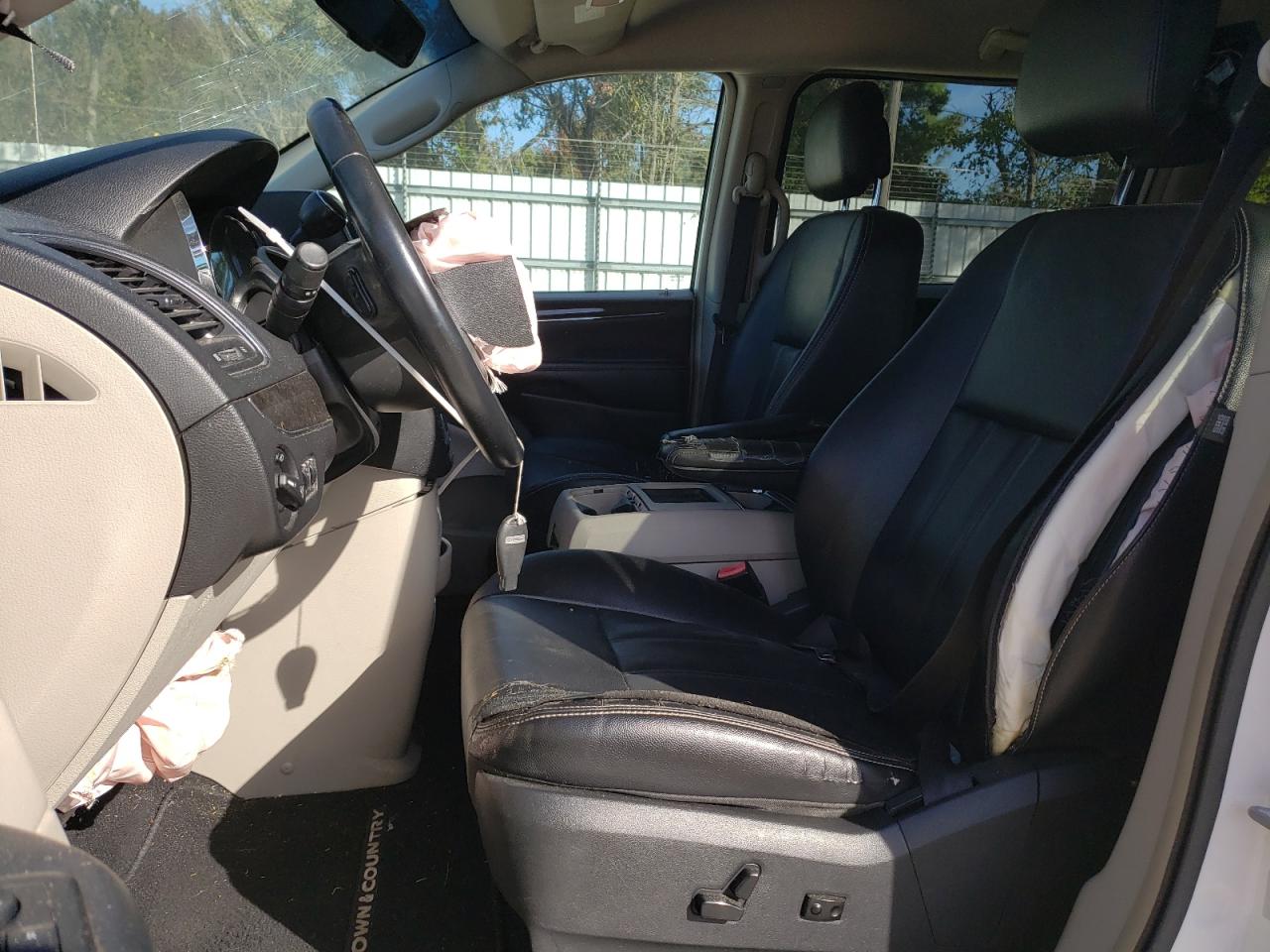 CHRYSLER TOWN & COUNTRY 2015 — 8
