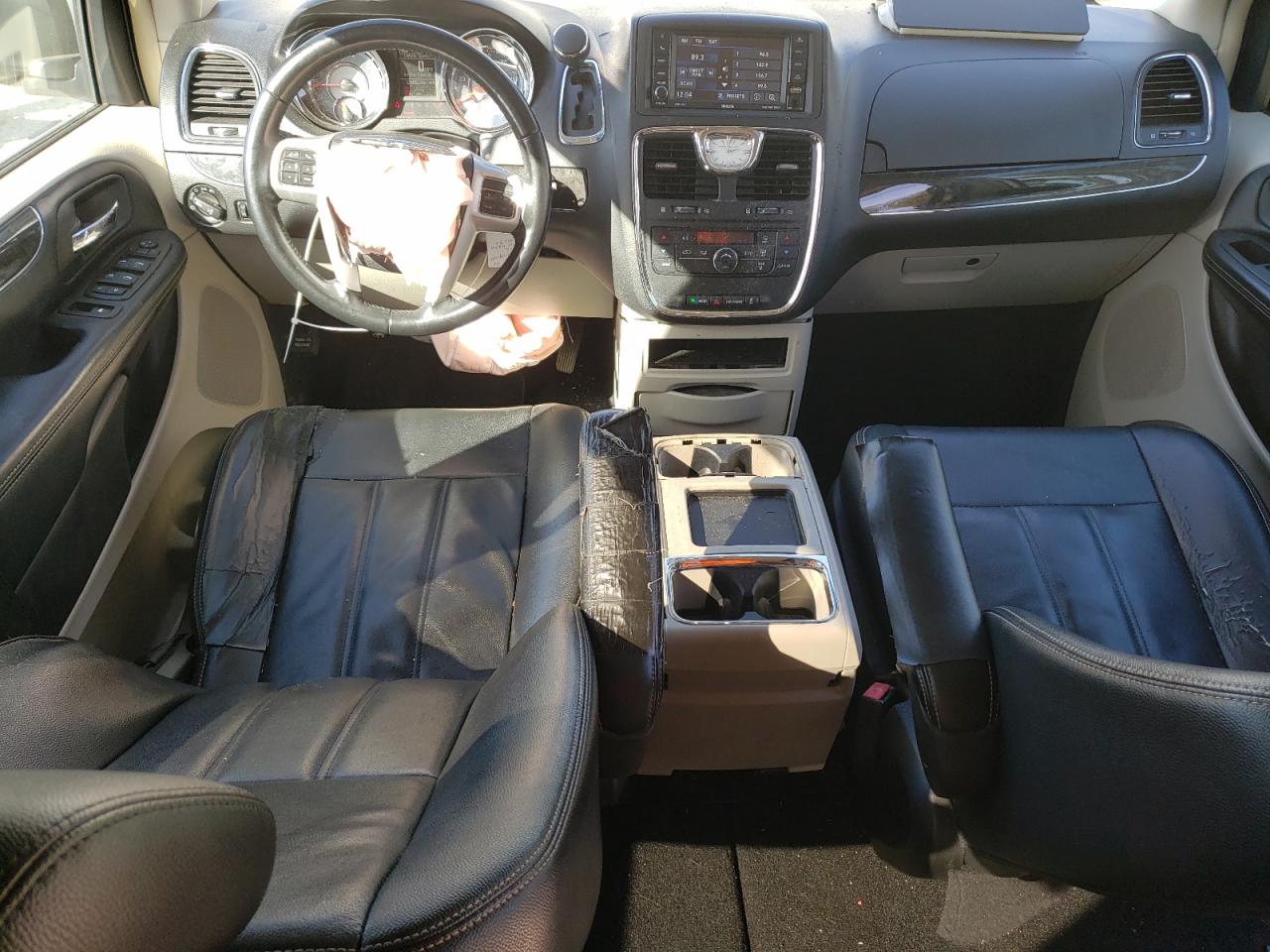 CHRYSLER TOWN & COUNTRY 2015 — 9