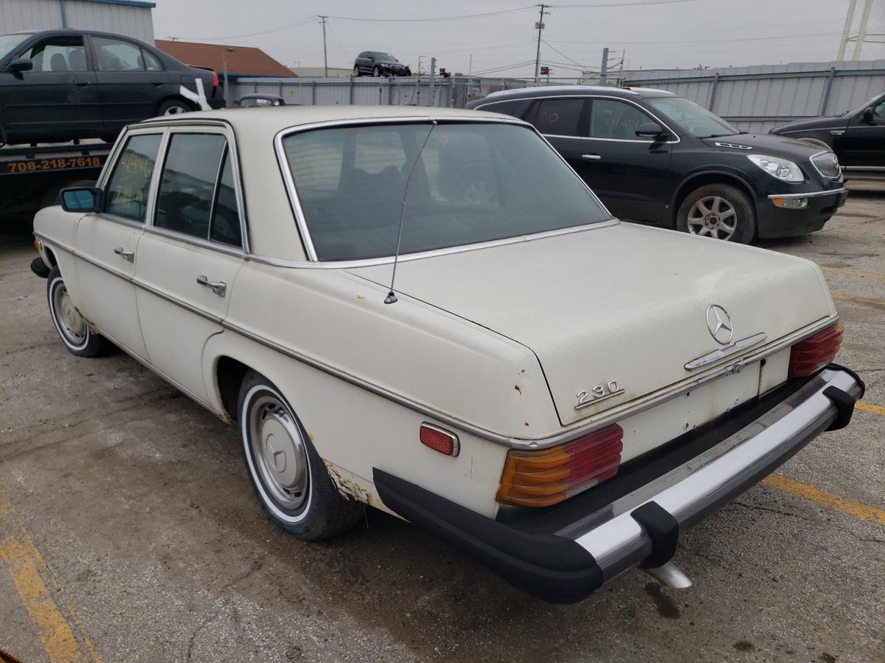 Mercedes-Benz 200 Series 1975 — 3