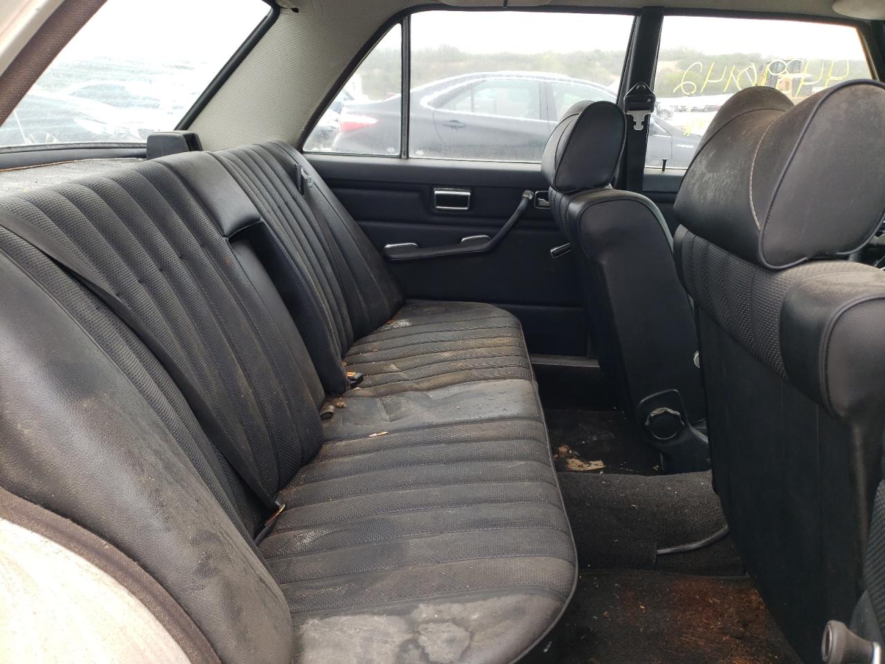 Mercedes-Benz 200 Series 1975 — 6