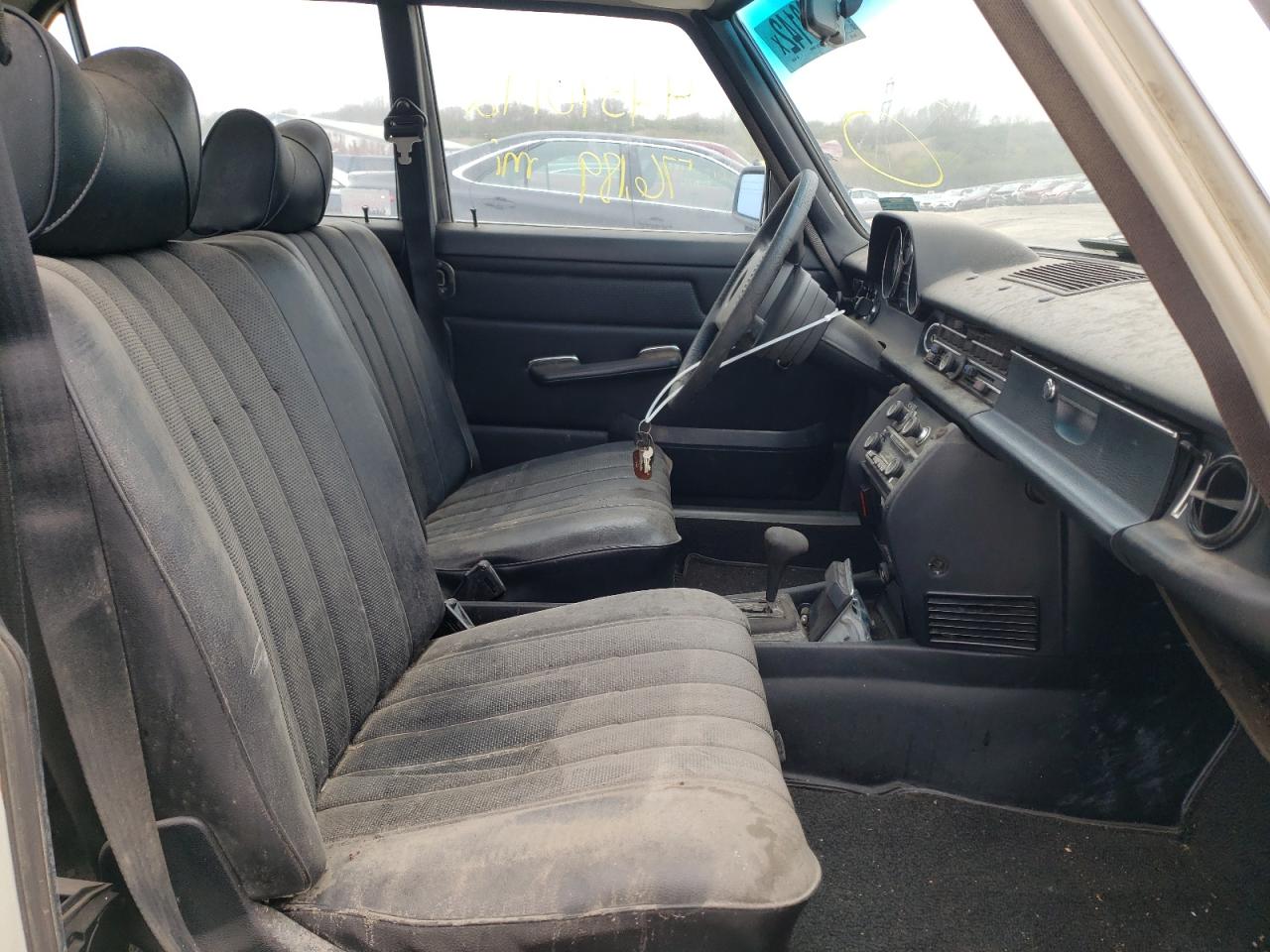 Mercedes-Benz 200 Series 1975 — 5