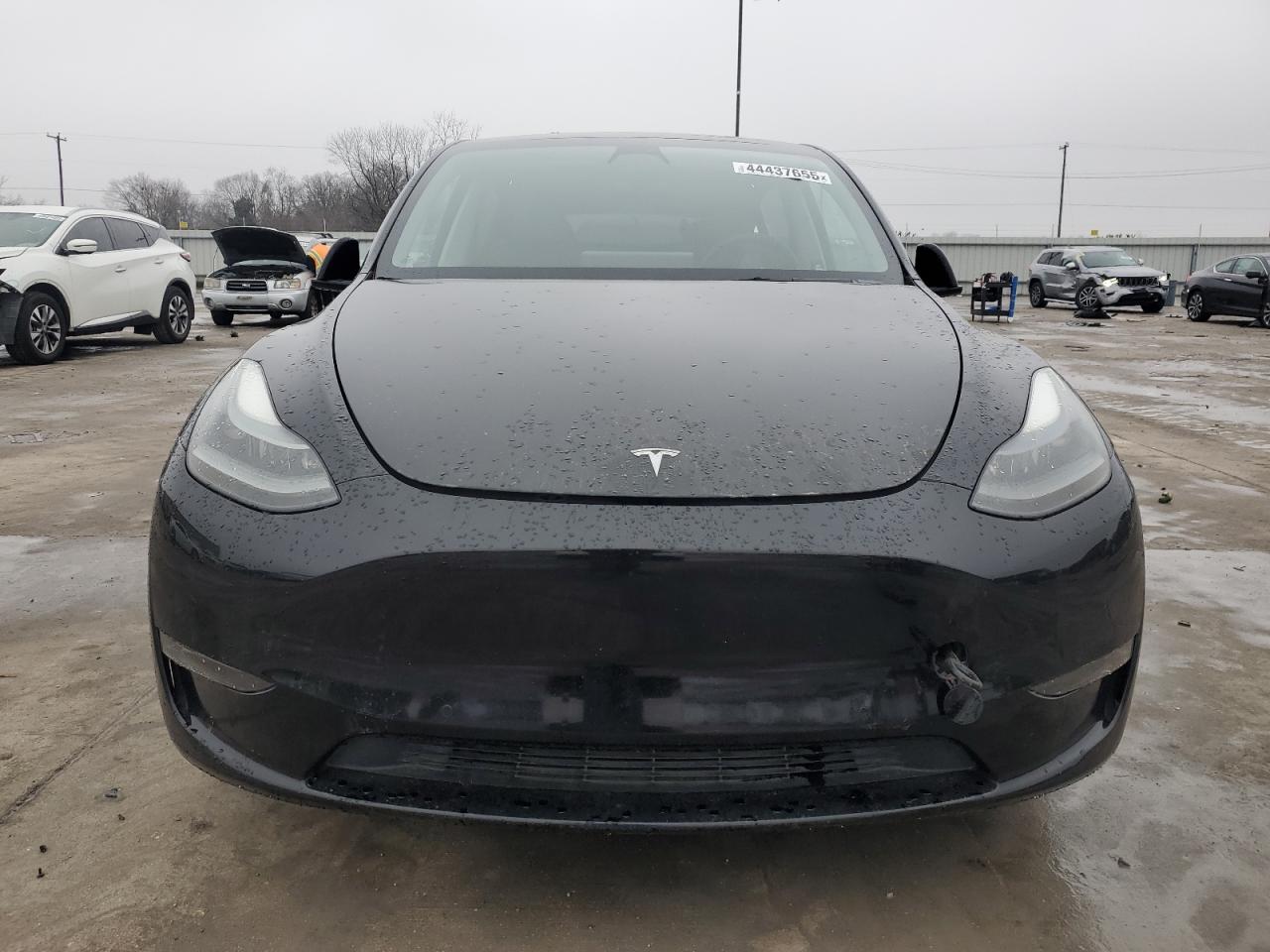 TESLA MODEL Y 2022 — 6