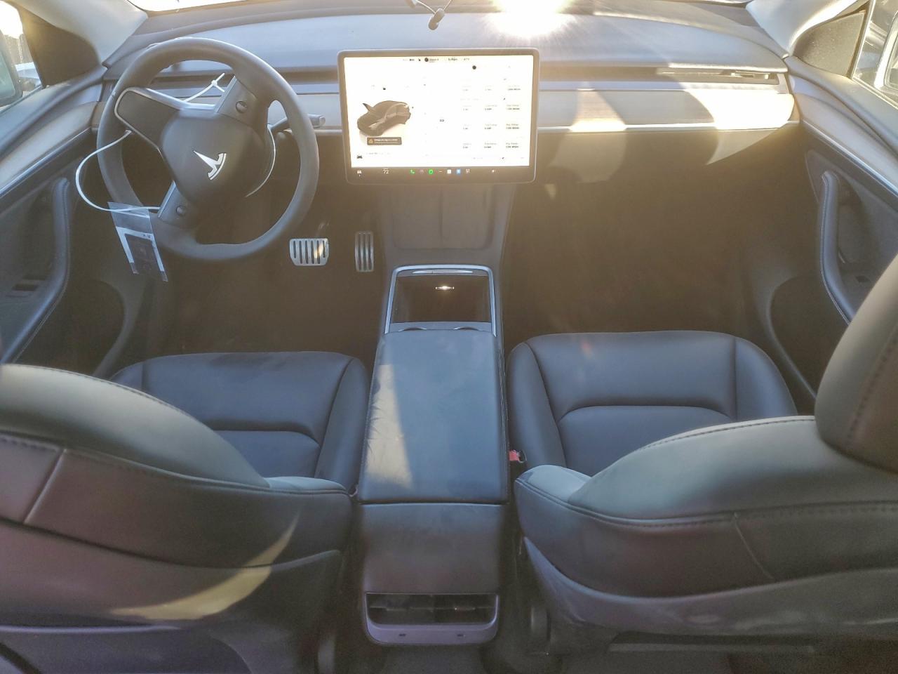 TESLA MODEL Y 2022 — 9