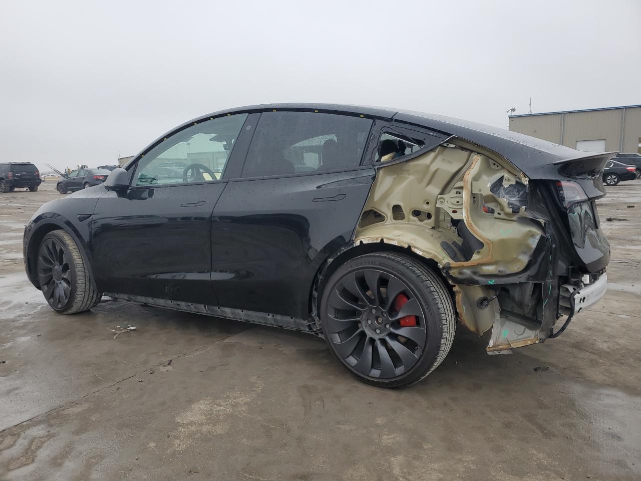 TESLA MODEL Y 2022 — 3