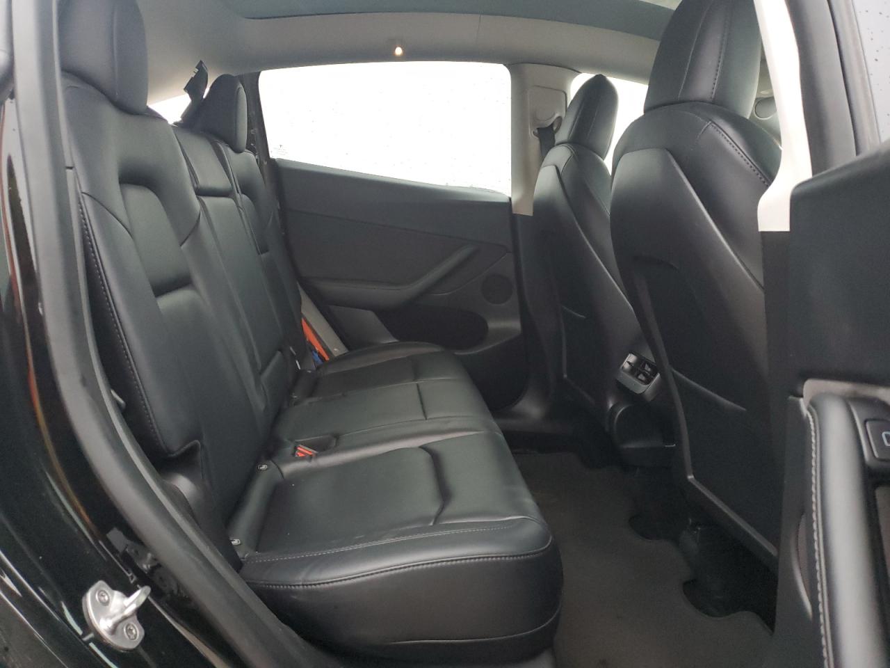 TESLA MODEL Y 2022 — 11