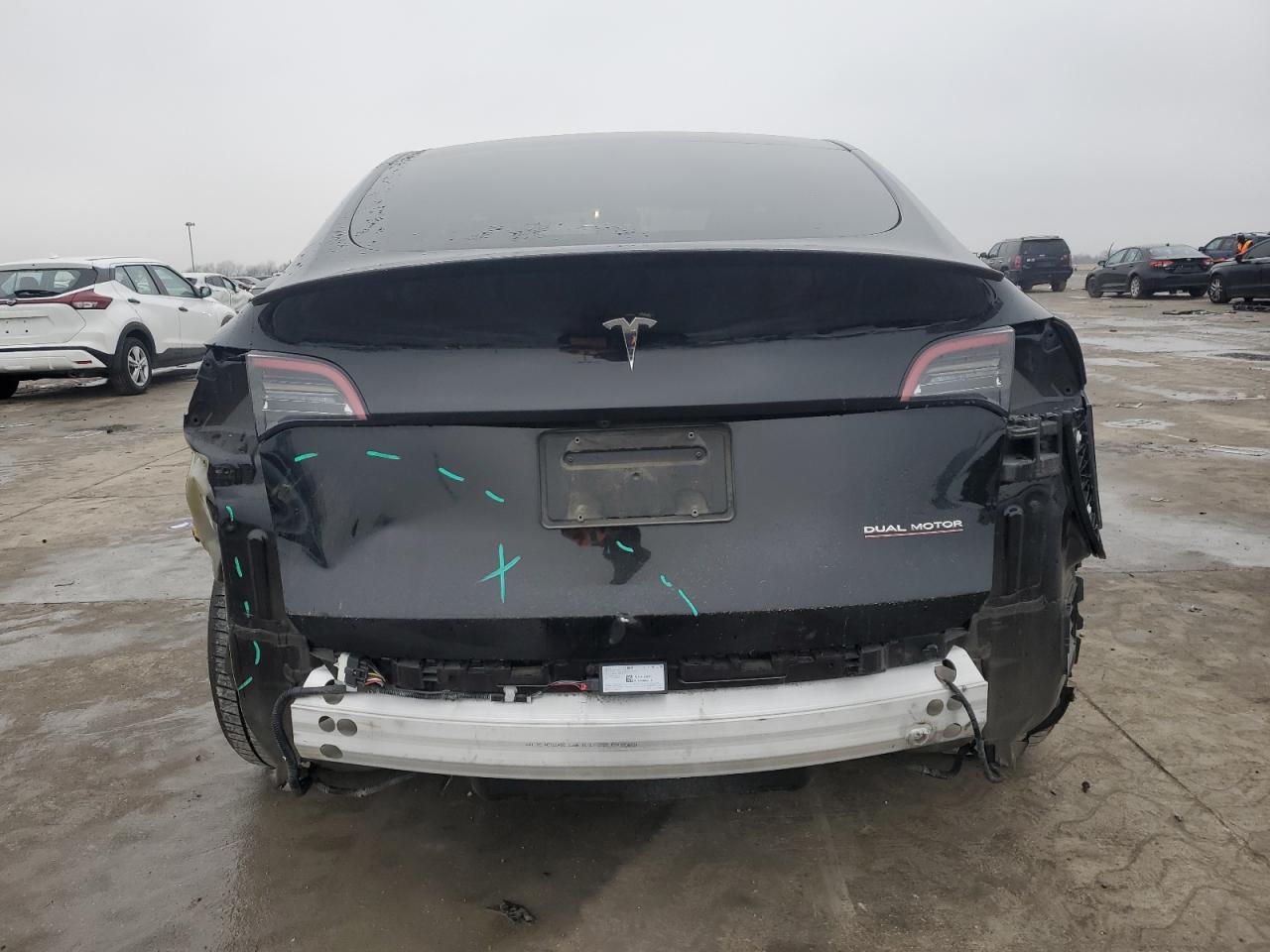 TESLA MODEL Y 2022 — 7
