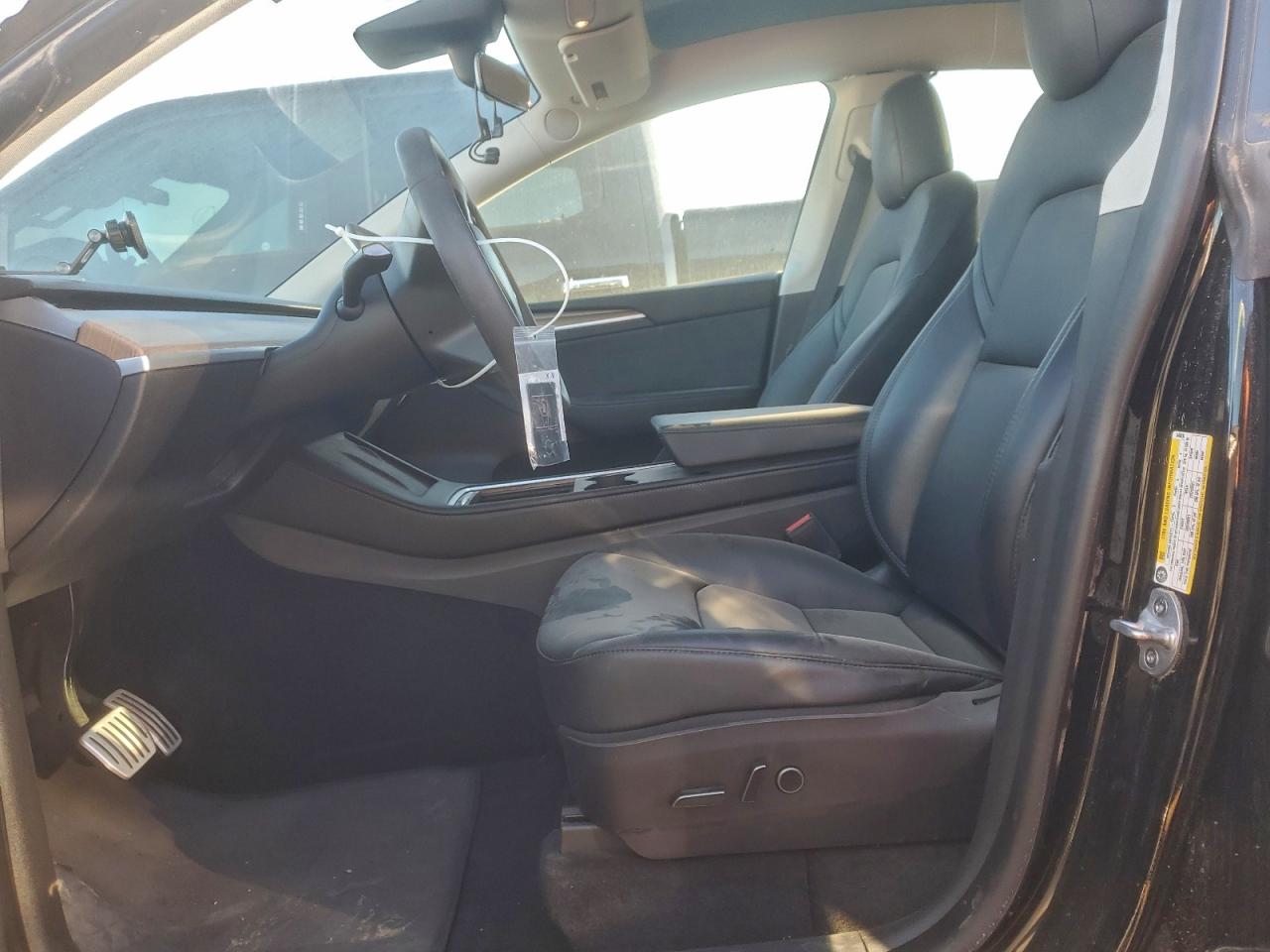TESLA MODEL Y 2022 — 8