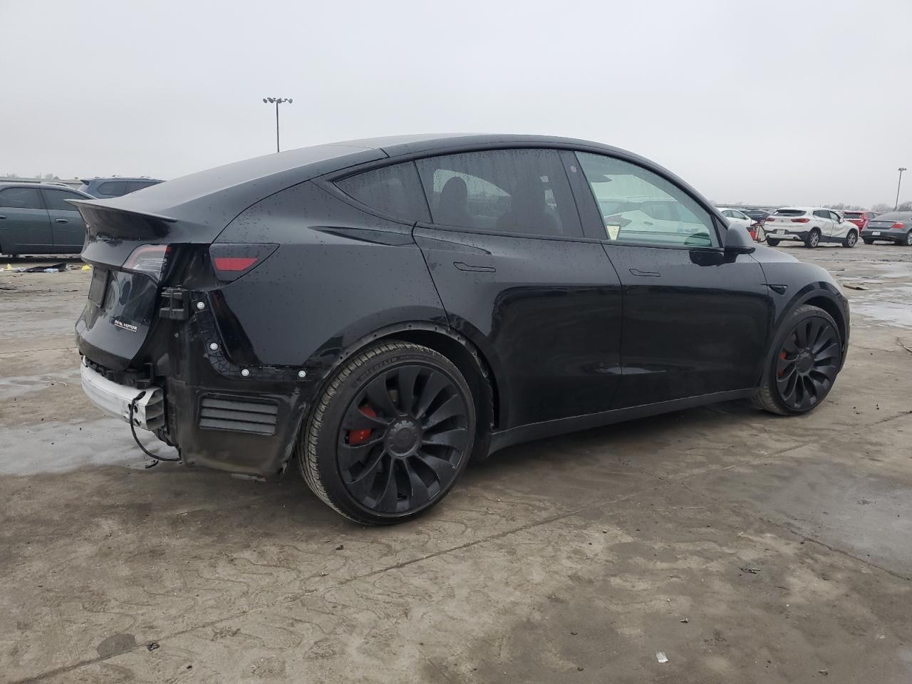 TESLA MODEL Y 2022 — 4